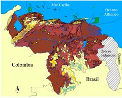 Mapa de distribución de Caiman crocodilus en Venezuela. Los puntos indican localidades donde se han realizado los principales estudios ecológicos con las dos sub-especies presentes en el país